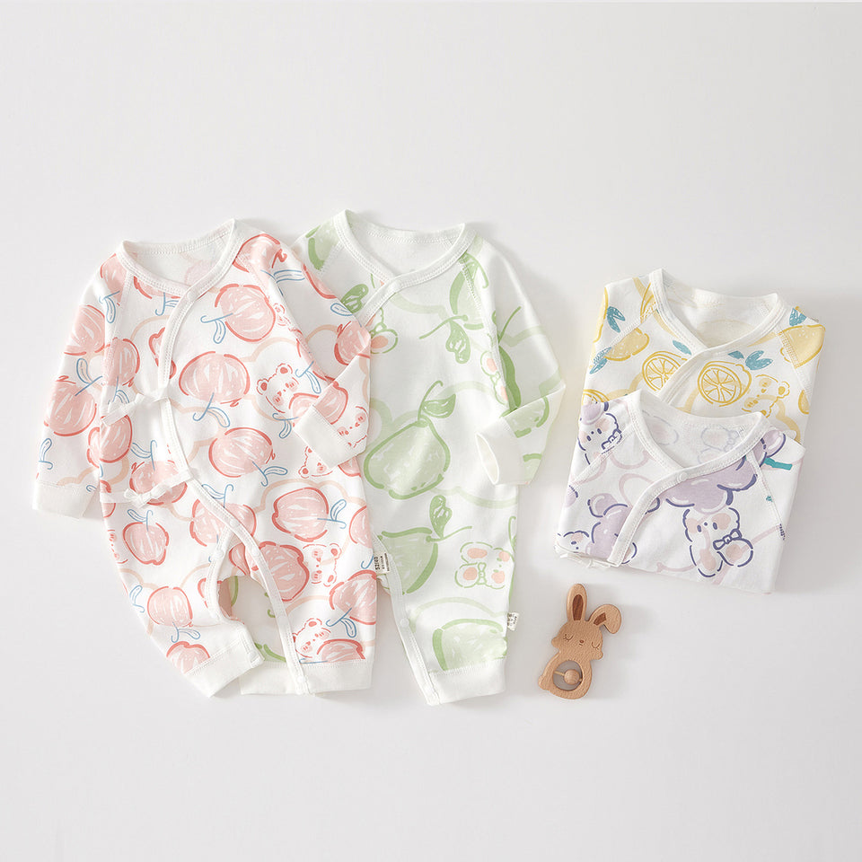 Baby-Wickelstrampler mit Fruchtmuster in Rosa, Grün und Lila
