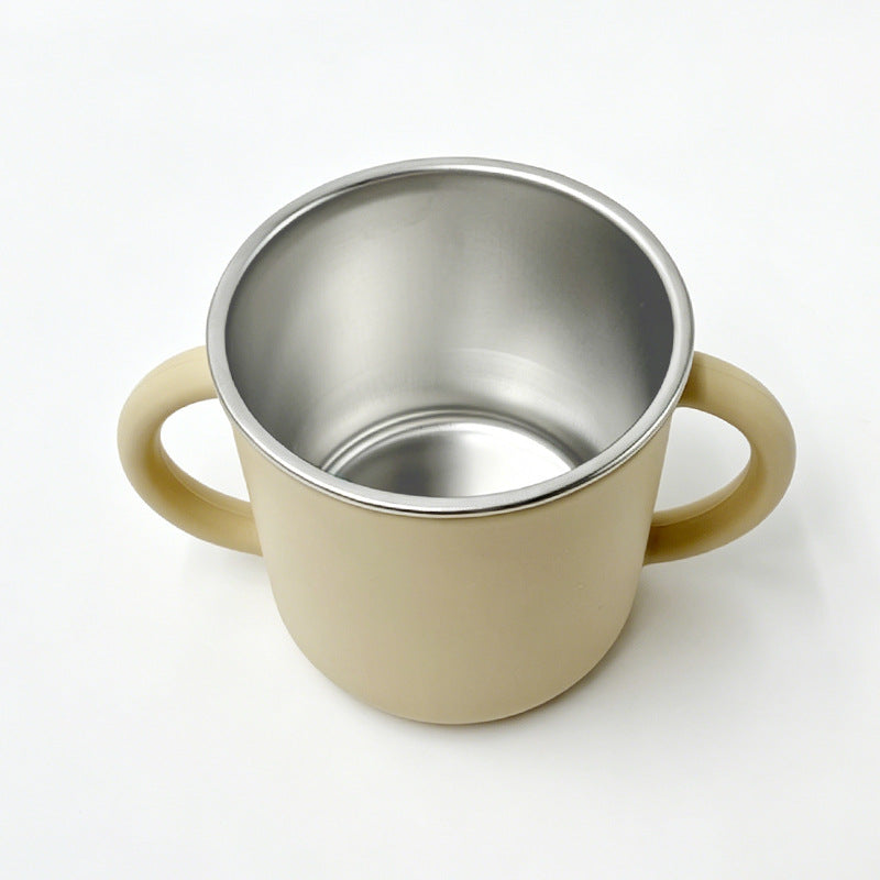 Edelstahl-Trinkbecher mit cremefarbener Silikonhülle und zwei Griffen