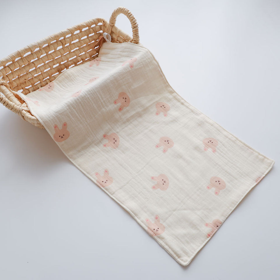 Mull-Handtuch in Rosa mit Häschen