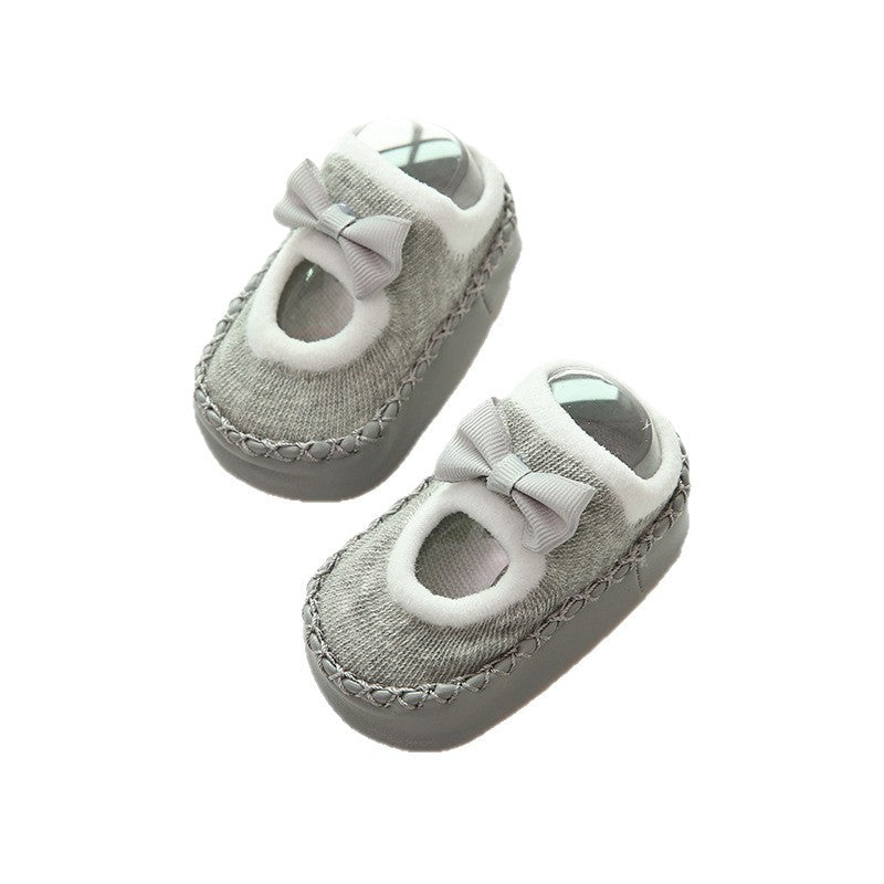 Baby-Schuhe mit Schleife in Grau, Paar von oben