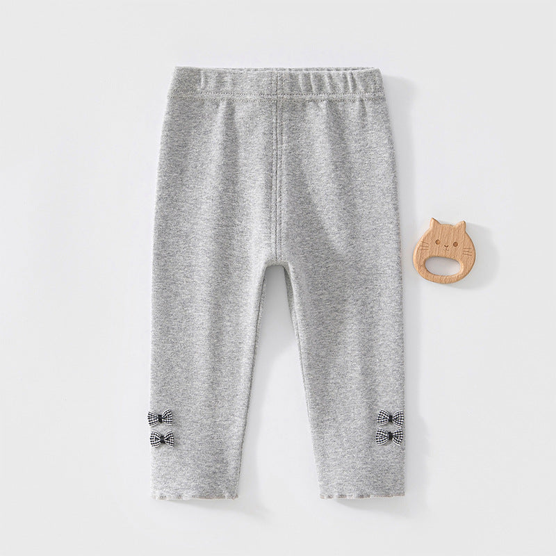 Graue Leggings mit zwei Knoten am Saum