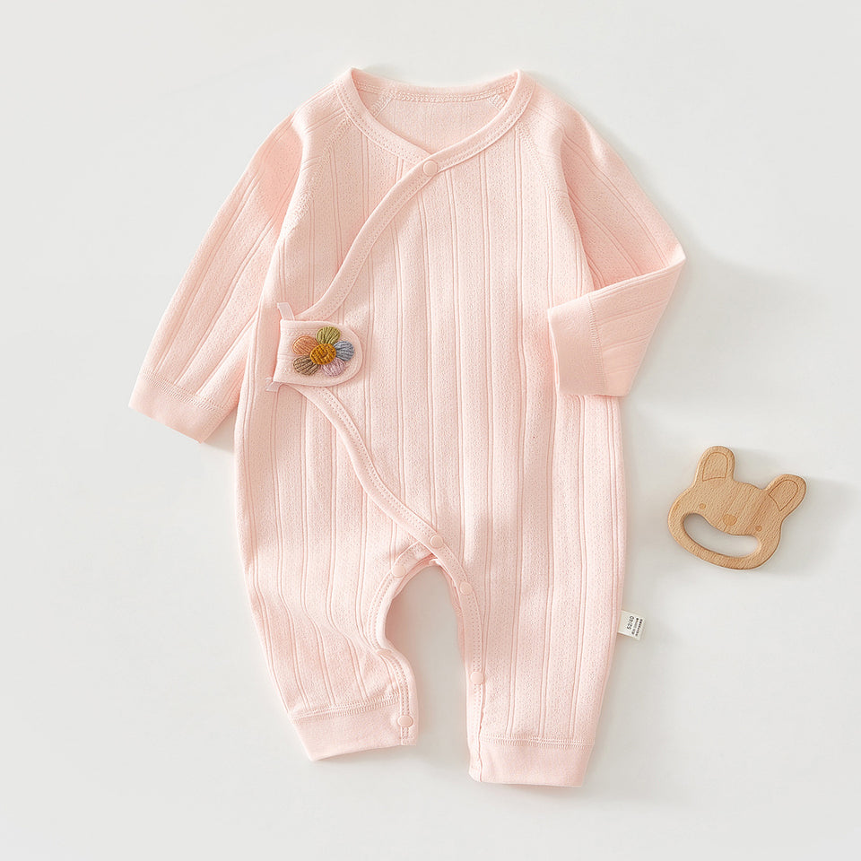 Rosa Baby-Wickelstrampler mit Rippstruktur