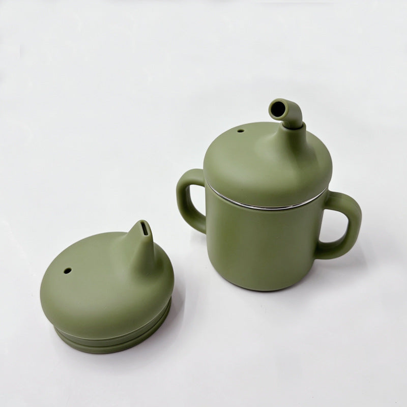 Grüner Edelstahlbecher mit Silikonhülle und zwei Silikondeckeln