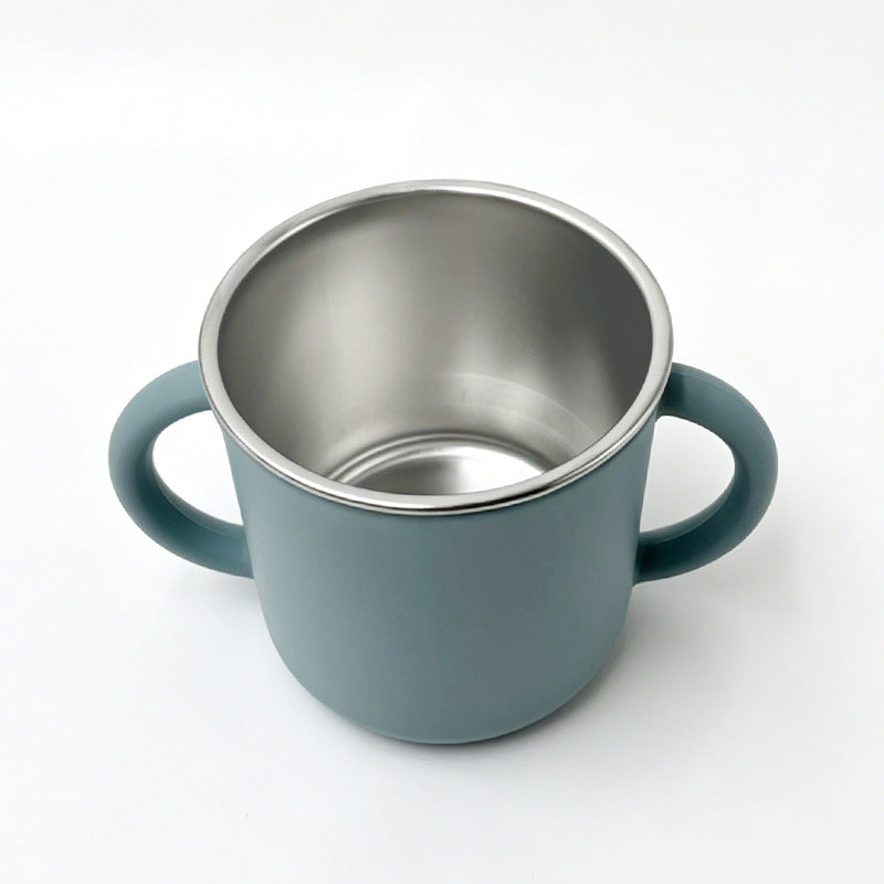 Edelstahl-Trinkbecher mit blaugrauer Silikonhülle und zwei Griffen