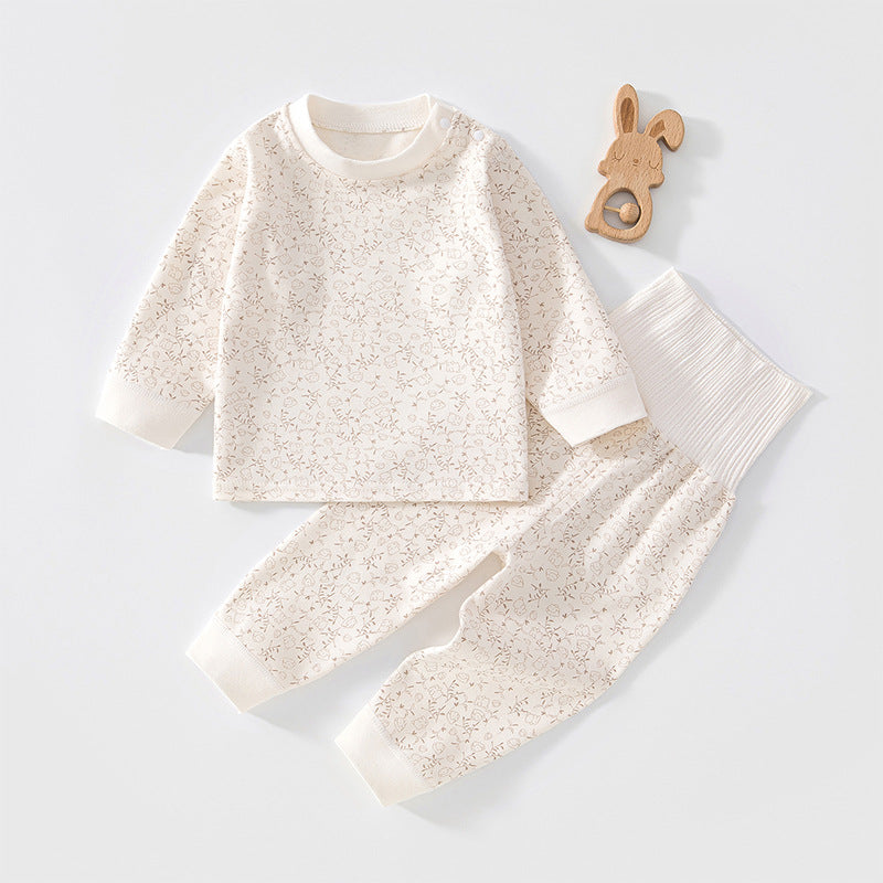 Cremefarbenes Baby-Set mit fein gesprenkeltem Blättermuster
