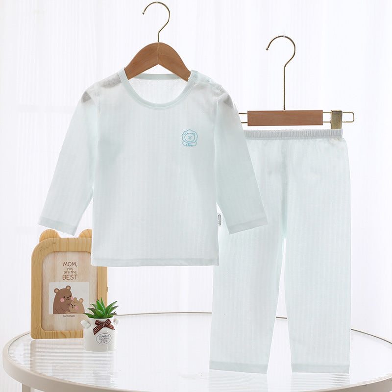Mintfarbenes Sommerset mit Langarmshirt und Hose