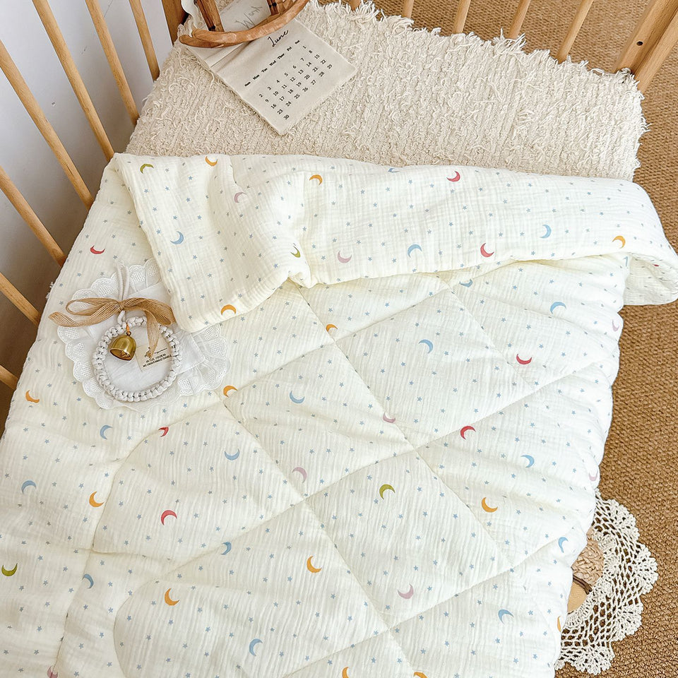 Gesteppte Kinderdecke mit Mond und Sternen