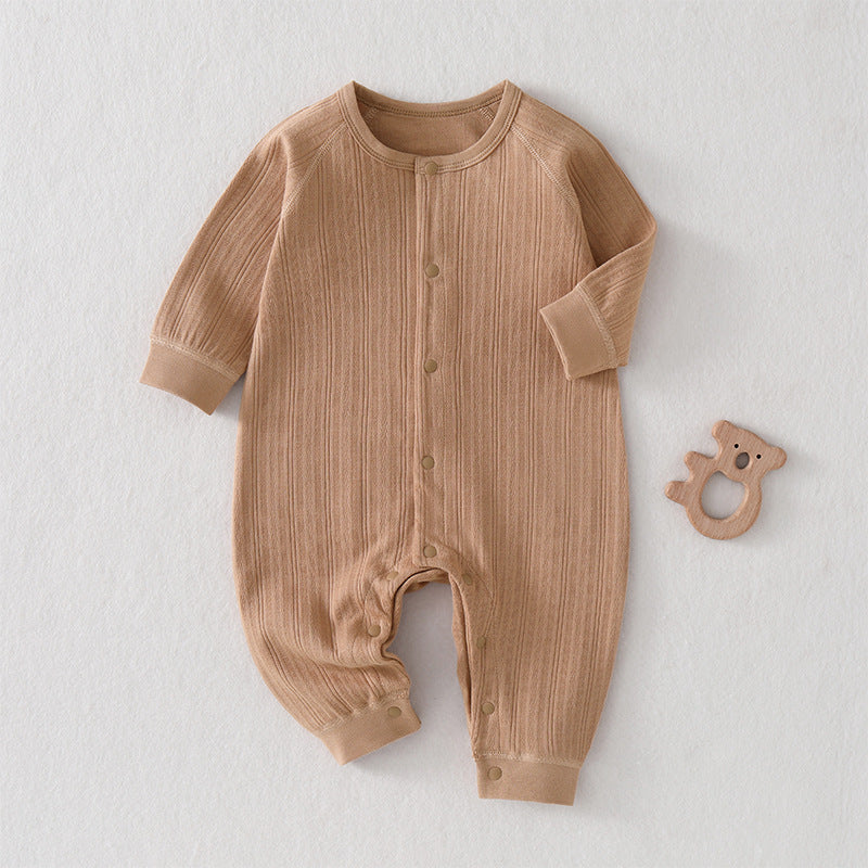 Beiger Baby-Strampler mit Knopfleiste