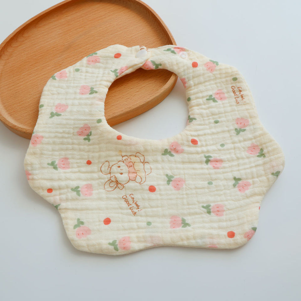 Mull-Lätzchen in Rosa mit Blüten und Hase