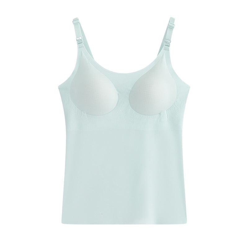 Mintfarbenes Still-Top mit eingebautem BH freigestellt
