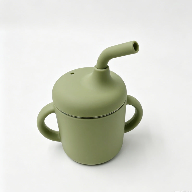 Grüner Edelstahlbecher mit Silikonhülle und Strohhalmdeckel