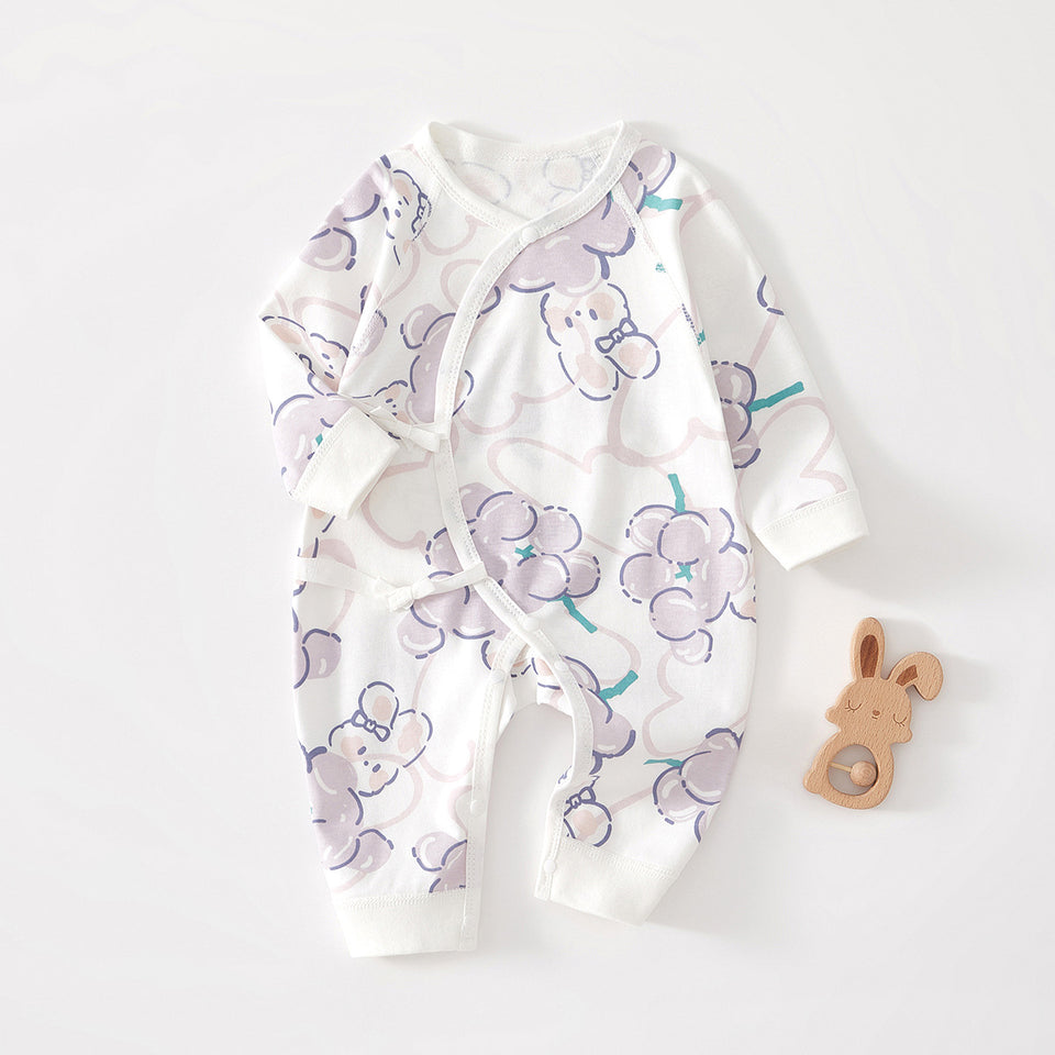 Baby-Wickelstrampler mit Traubenmuster in Lila