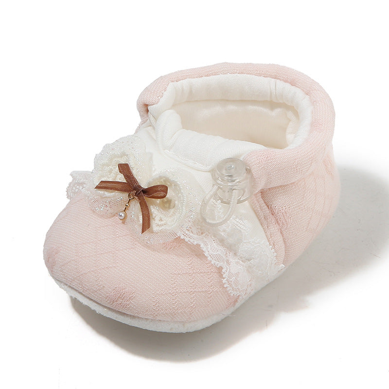 Babyschuhe aus Baumwolle mit Spitze und Schleife