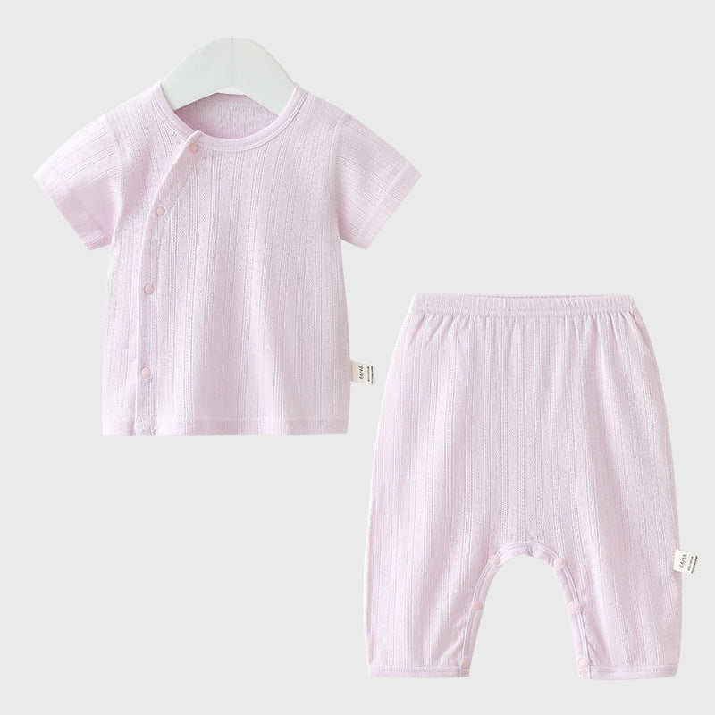 Fliederfarbenes Baby-Sommerset mit Kurzarmshirt und Hose