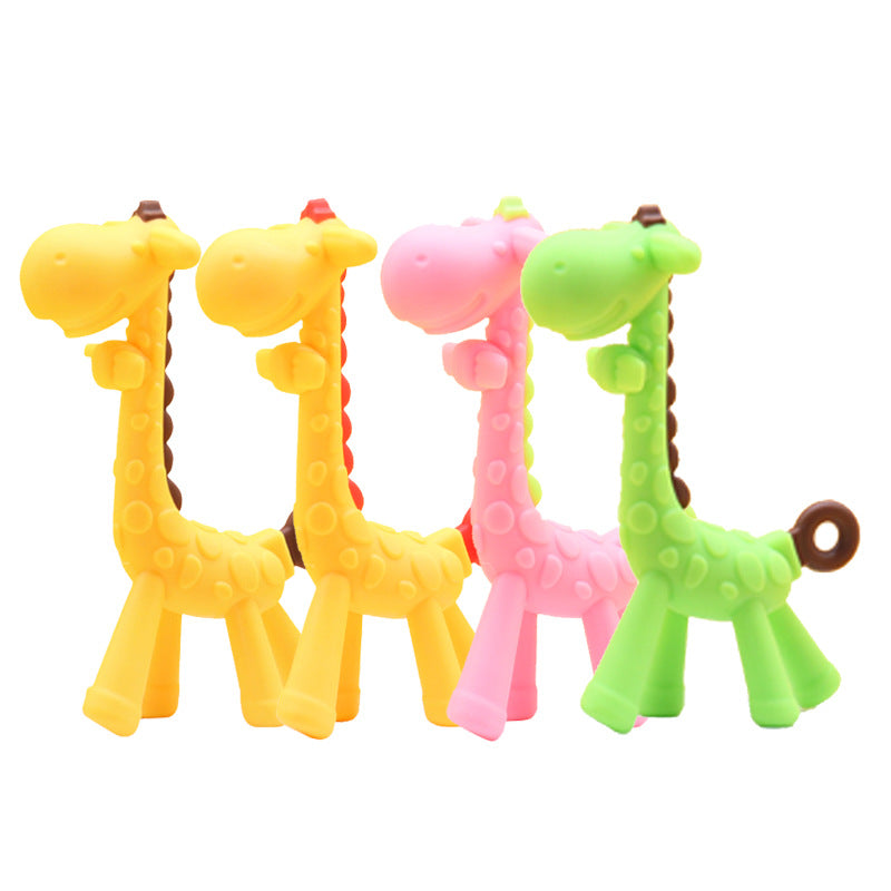 Vier Giraffen-Beißringe aus Silikon in Gelb, Rosa und Grün nebeneinander