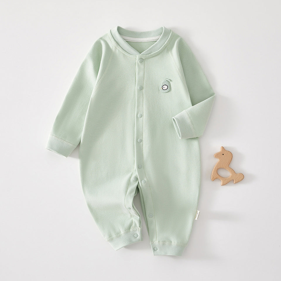 Mintgrüner Baby-Strampler mit Knopfleiste und kleiner Stickerei