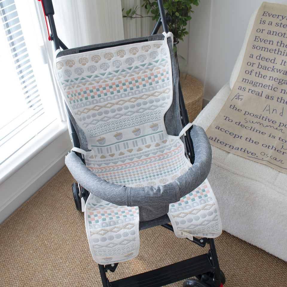 Kinderwagen-Auflage aus Gaze mit gewebtem Muster im Buggy