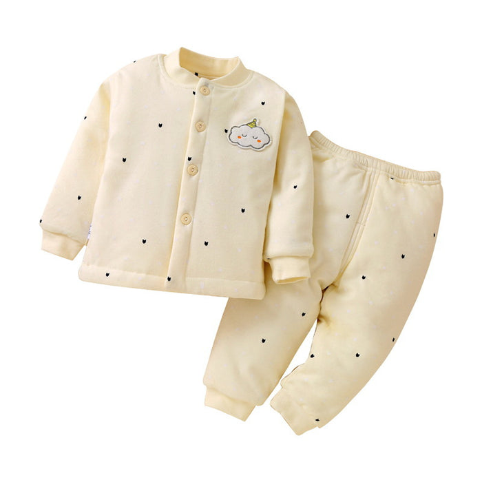 Gesteppte Baby-Jacke mit Hose in Creme, auf weißem Hintergrund