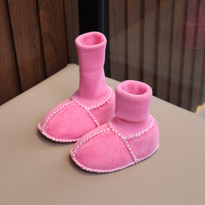 Baby-Stiefelchen in Wildleder-Optik mit Plüschfutter in Rosa