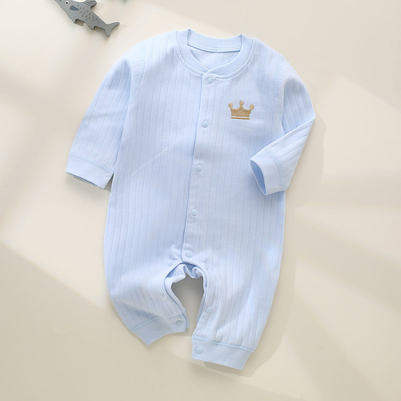 Hellblauer Baby-Strampler mit Kronen-Stickerei
