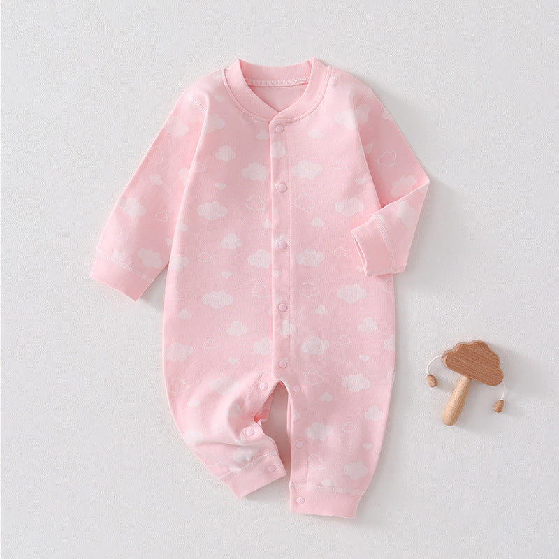 Rosa Baby-Strampler mit weißem Wolkenmuster