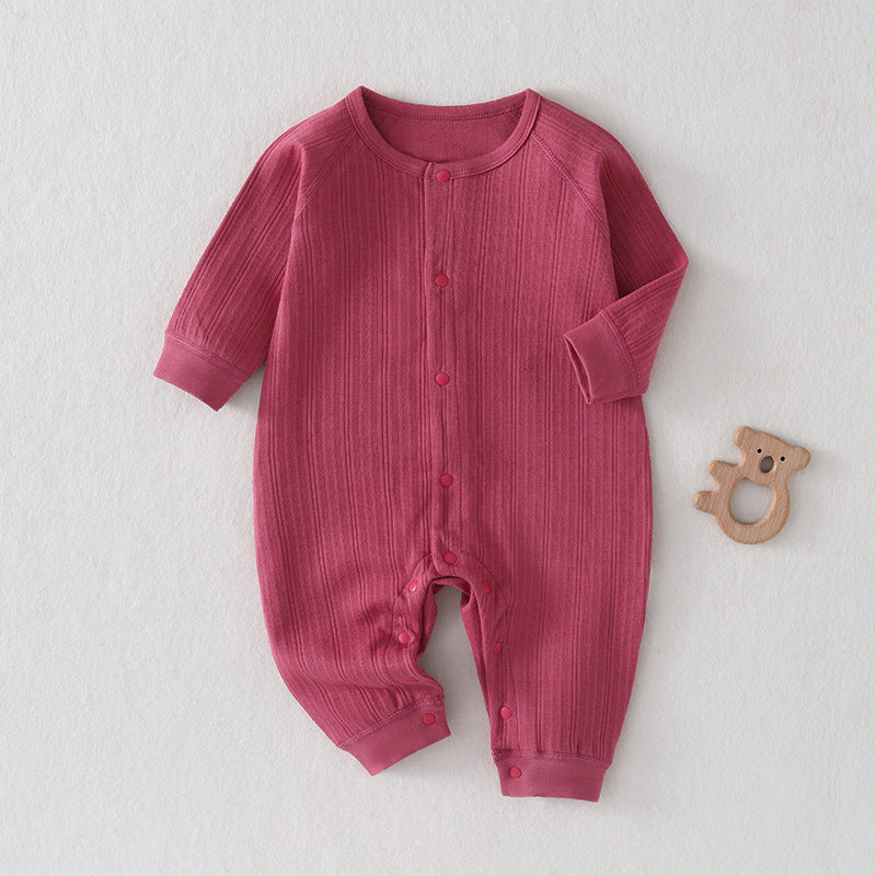 Roter Baby-Strampler in Weinrot mit Knopfleiste