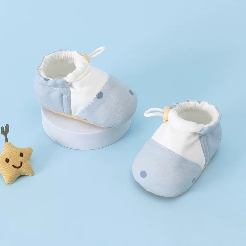 Weiche Babyschuhe mit Gummizug und Pastellmuster