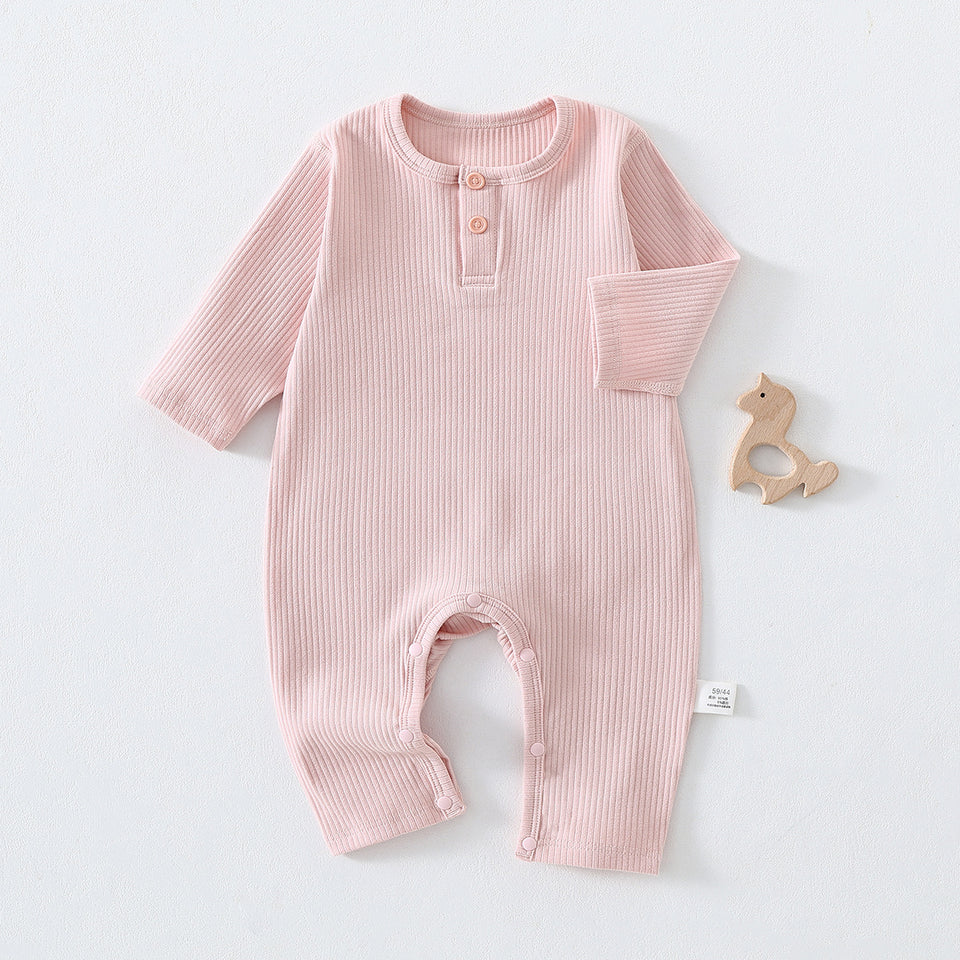 Rosa gerippter Baby-Strampler mit Druckknöpfen am Bein