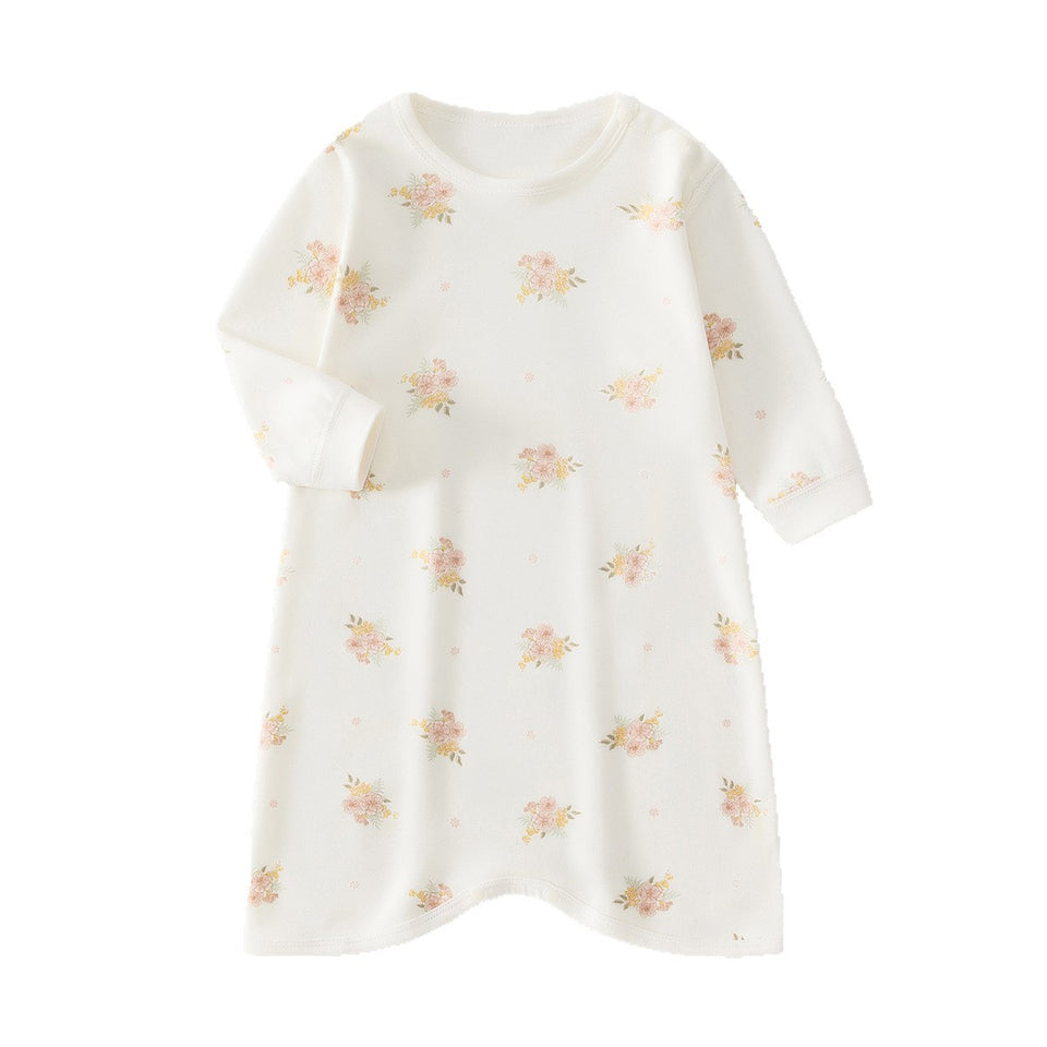 Langes Schlafhemd mit Blümchen in Creme auf weißem Hintergrund