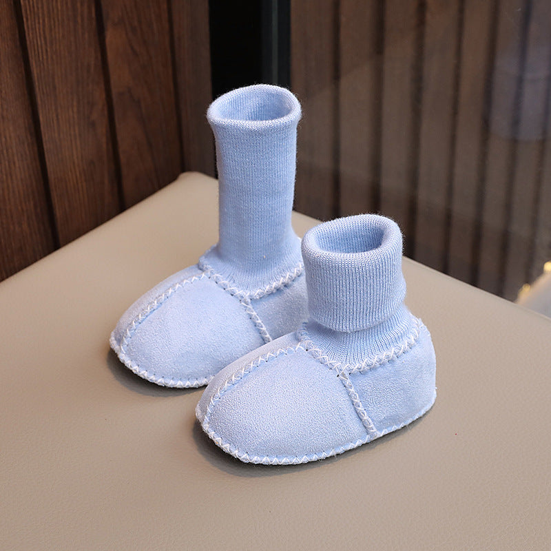 Baby-Stiefelchen in Wildleder-Optik mit Plüschfutter in Hellblau