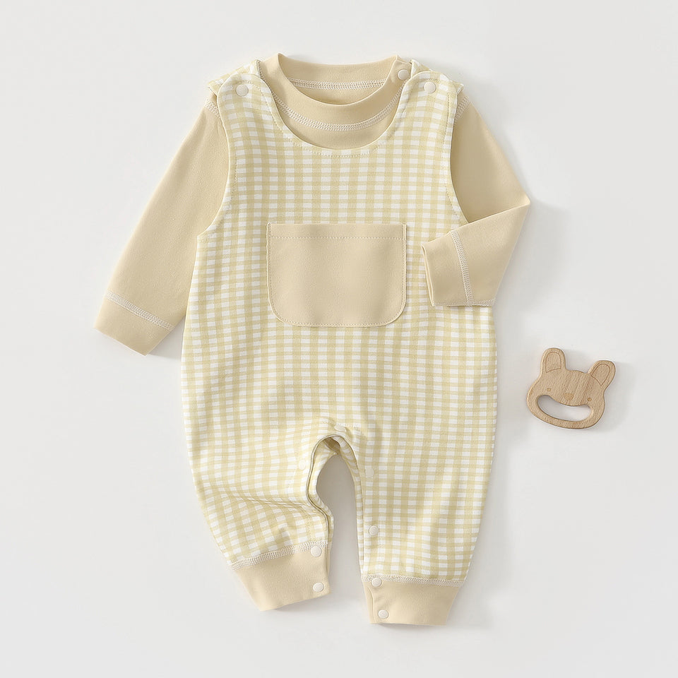 Gelb karierter Baby-Strampler im Latzhosen-Look