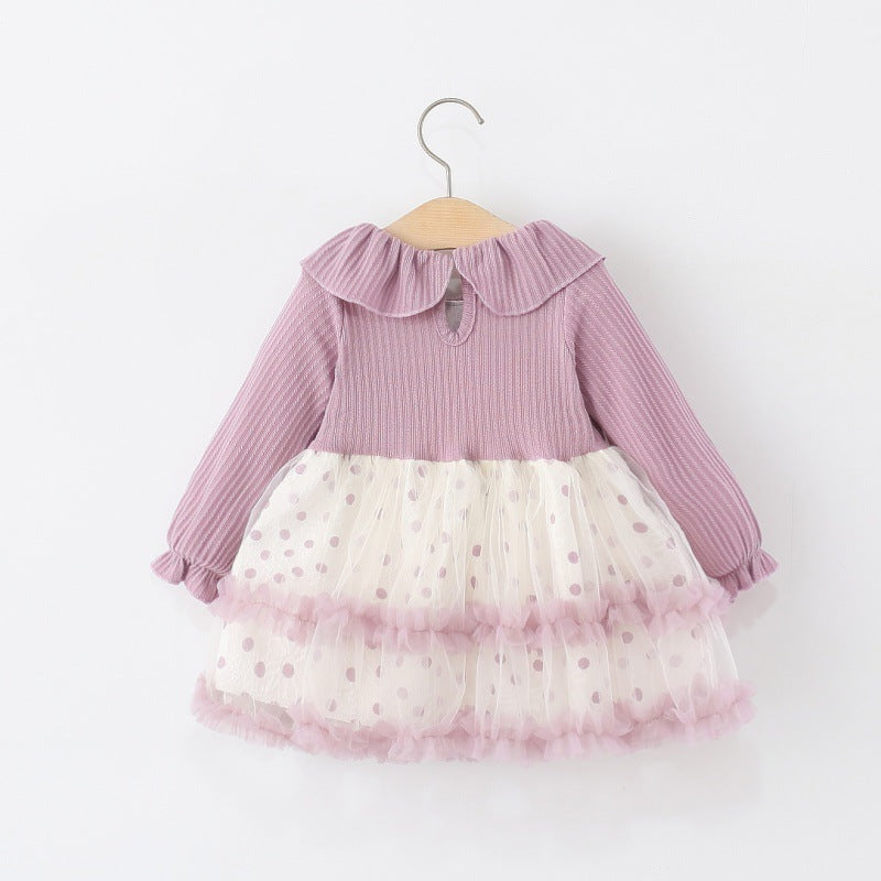 Lila Tüllkleid mit Rüschenkragen von vorn, ohne Tulpen-Detail